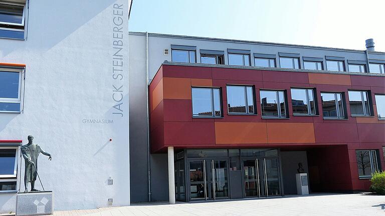 Das Jack-Steinberger-Gymnasium in Bad Kissingen. Das Jack-Steinberger-Gymnasium in Bad Kissingen.
