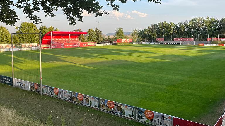 In der NGN-Arena in Aubstadt (Archivbild) soll am Samstag das Regionalliga-Derby zwischen dem TSV Aubstadt und den Würzburger Kickers stattfinden.