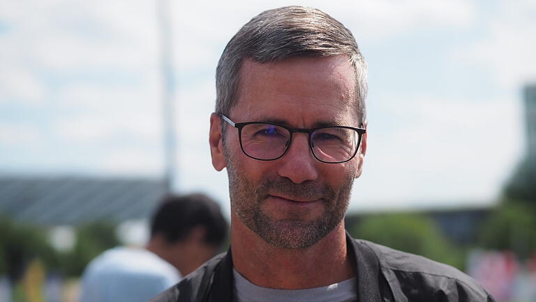 Öffentliches Training der Nationalmannschaft in Herzogenaurach       -  Freute sich vor allem über die 'Beförderung' von Jan Reichert: Michael Wiesinger vom 1. FC Nürnberg.