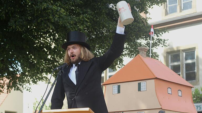 Hoch leben ließ der neue Prediger Stefan Steinberger die Kirchweih in Rüdenhausen.