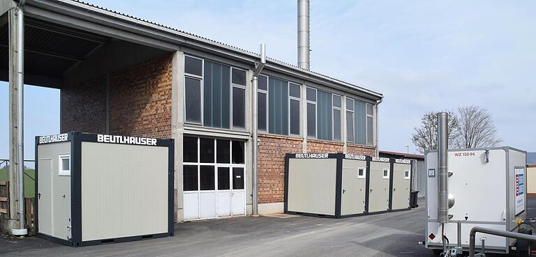 Zusätzliche Sanitärcontainer stehen auf dem ehemalgien Bären-Schmidt-Gelände für Flüchtlinge bereit. Zusätzliche Sanitärcontainer stehen auf dem ehemalgien Bären-Schmidt-Gelände für Flüchtlinge bereit.