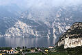 214170465.jpg       -  Torbole überzeugt mit beständigem Wind vor allem Wassersportler. Doch auch Wanderer kommen hierher, um bei ihren Touren den Ausblick auf den Gardasee zu genießen.