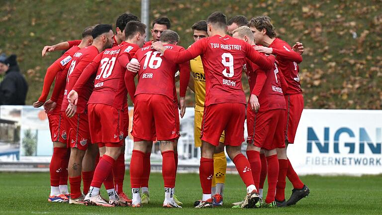 Nach dem großen Umbruch hat sich die neue Mannschaft des TSV Aubstadt schnelle gefunden und überwintert als Neunter im Tabellenmittelfeld der Fußball-Regionalliga Bayern. Nach dem großen Umbruch hat sich die neue Mannschaft des TSV Aubstadt schnelle gefunden und überwintert als Neunter im Tabellenmittelfeld der Fußball-Regionalliga Bayern.