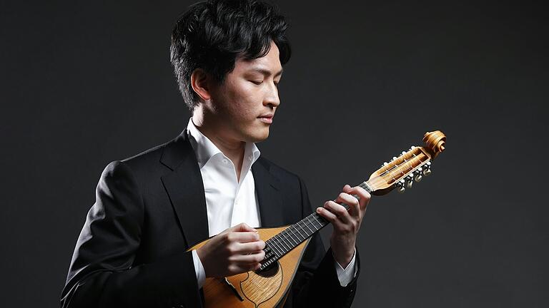 Takumi Mamiya, einer der Teilnehmer am Yasuo-Kuwahara-Wettbewerb. Takumi Mamiya, einer der Teilnehmer am Yasuo-Kuwahara-Wettbewerb. 