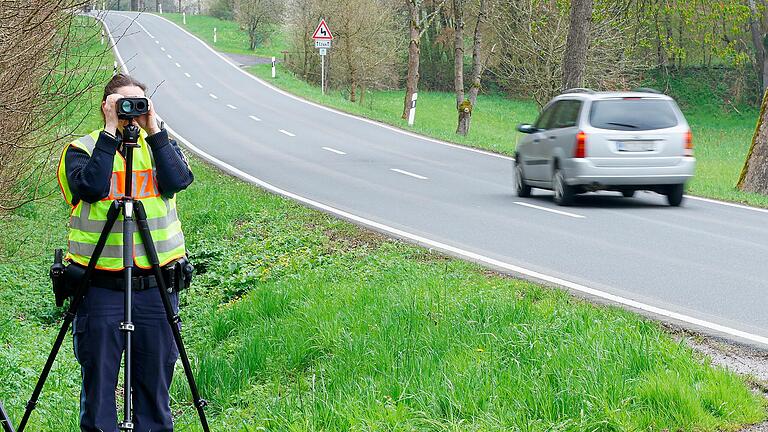 Blitzmarathon 2023: An einer Messstelle in Kist wurde die Geschwindigkeit der vorbeifahrenden Autos geprüft.