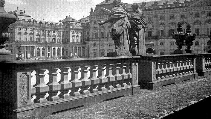 Wie es früher war dokumentiert: Nicht nur beim Wiederaufbau der Würzburger Residenz leistete das Gundermann-Archiv wertvolle Dienste.