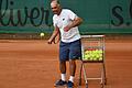 Goran Popov liebt seinen Beruf als Tennis-Trainer. Der gebürtige Nordmazedonier hat seine Tennis-Schule bei Weiß-Blau Würzburg.