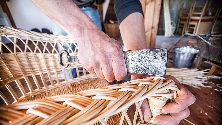 Bei verschiedenen Schauvorführungen geht's in Rannungen dann um historisches Handwerk, wie beispielsweise das Korbflechten. Bei verschiedenen Schauvorführungen geht's in Rannungen dann um historisches Handwerk, wie beispielsweise das Korbflechten.