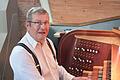 Auf dem Foto: Walter Ziegler an der Orgel in der ev. Auferstehungskirche/Bergl.