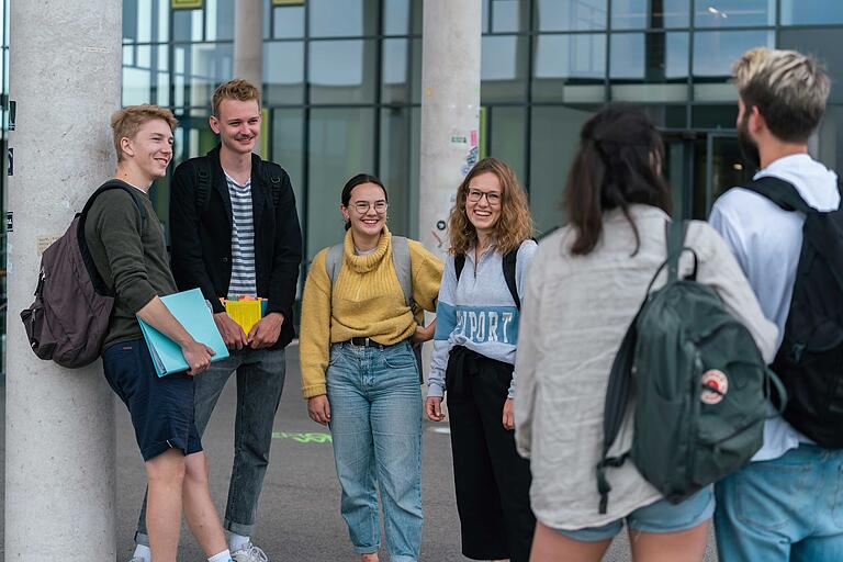 Bei den hybriden Studieninfotagen können sich Studieninteressierte vom 11. bis 14. März über das Studienangebot der THWS in Schweinfurt und Würzburg informieren. Bei den hybriden Studieninfotagen können sich Studieninteressierte vom 11. bis 14. März über das Studienangebot der THWS in Schweinfurt und Würzburg informieren.