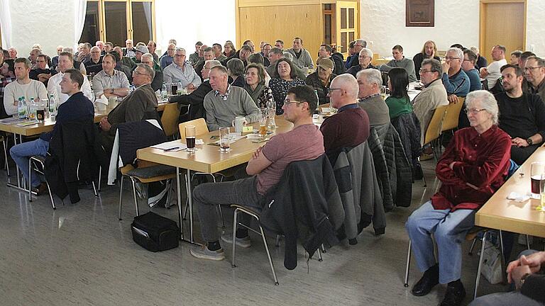 Gut besucht war die Versammlung vom  Maschinenring Gerolzhofen, die im Sportheim in Kolitzheim stattfand.