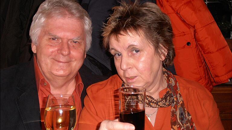 Walter Braun mit seiner Frau Martha, seinem Sechser im Lotto, wie er sagt. Walter Braun mit seiner Frau Martha, seinem Sechser im Lotto, wie er sagt.