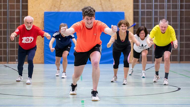 Wenn's beim Langlauf schnell gehen soll: Doppelstockeinsatz. Wenn's beim Langlauf schnell gehen soll: Doppelstockeinsatz.