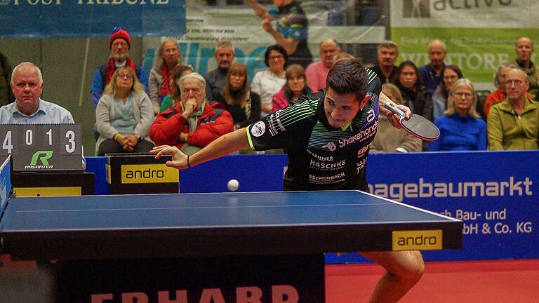 Martin Allegro vom Tischtennis-Bundesligisten TSV Bad Königshofen hat im Hinspiel gegen Ochsenhausens Alvaro Robles gewonnen.