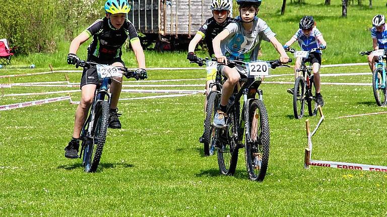 Um einen Startplatz beim Landesentscheid Mountainbike haben 198 Starter beim Regionalentscheid in Rappershausen gekämpft. Um einen Startplatz beim Landesentscheid Mountainbike haben 198 Starter beim Regionalentscheid in Rappershausen gekämpft.
