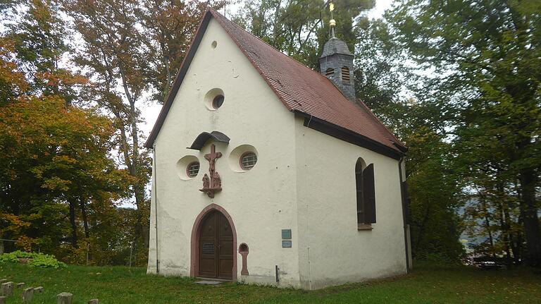 Die Valentinuskapelle von Südwesten Die Valentinuskapelle von Südwesten
