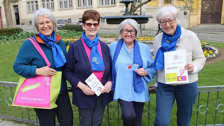 Sie freuen sich auf ein abwechslungsreiches und informatives Jubiläumsjahr: Monika Schmied-Keß, Erika Michelsen, Karin Böhm, und Irmtraud Streit.