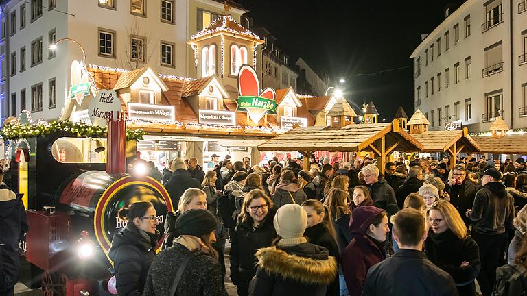 Impressionen vom Würzburger Weihnachtsmarkt 2019, noch in einer Zeit, als niemand ahnte, dass eine weltweite Pandemie alles verändern wird.&nbsp;