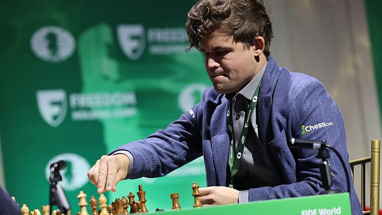 FIDE-Weltmeisterschaft im Schnell- und Blitzschach - Titelverteidiger Magnus Carlsen hat den Rückzug vom Rückzug angekündigt. FIDE-Weltmeisterschaft im Schnell- und Blitzschach - Titelverteidiger Magnus Carlsen hat den Rückzug vom Rückzug angekündigt.