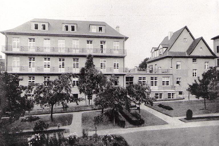 Der 1913 errichtete Isolierbau des Krankenhauses (rechts) und das 1930 eingeweihte Landesheim.&nbsp;