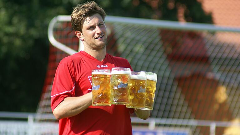 Grund zum Feiern hatte Daniel Leicht in seiner Zeit beim TSV Aubstadt genug. Gleich in seiner ersten Saison gelang ihm mit den Grabfeldern der Aufstieg von der Landesliga in die Bayernliga.