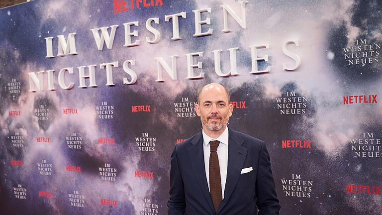 Edward Berger - Regisseur Edward Berger bei der Premiere des Films 'Im Westen nichts Neues' Edward Berger - Regisseur Edward Berger bei der Premiere des Films 'Im Westen nichts Neues'