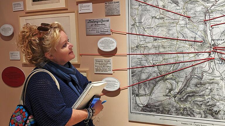 Über die Aufenthalte der Kaiserin Elisabeth und deren Behandlung durch ihren Arzt Alfred Sotier informierte sich Bestseller-Autorin Petra Durst-Benning in der Ausstellung „Kaiserlich & inkognito. Sisi in Bad Kissingen“ im Museum Obere Saline - Über die Aufenthalte der Kaiserin Elisabeth und deren Behandlung durch ihren Arzt Alfred Sotier informierte sich Bestseller-Autorin Petra Durst-Benning in der Ausstellung „Kaiserlich & inkognito. Sisi in Bad Kissingen“ im Museum Obere Saline Über die Aufenthalte der Kaiserin Elisabeth und deren Behandlung durch ihren Arzt Alfred Sotier informierte sich Bestseller-Autorin Petra Durst-Benning in der Ausstellung „Kaiserlich & inkognito. Sisi in Bad Kissingen“ im Museum Obere Saline - Über die Aufenthalte der Kaiserin Elisabeth und deren Behandlung durch ihren Arzt Alfred Sotier informierte sich Bestseller-Autorin Petra Durst-Benning in der Ausstellung „Kaiserlich & inkognito. Sisi in Bad Kissingen“ im Museum Obere Saline