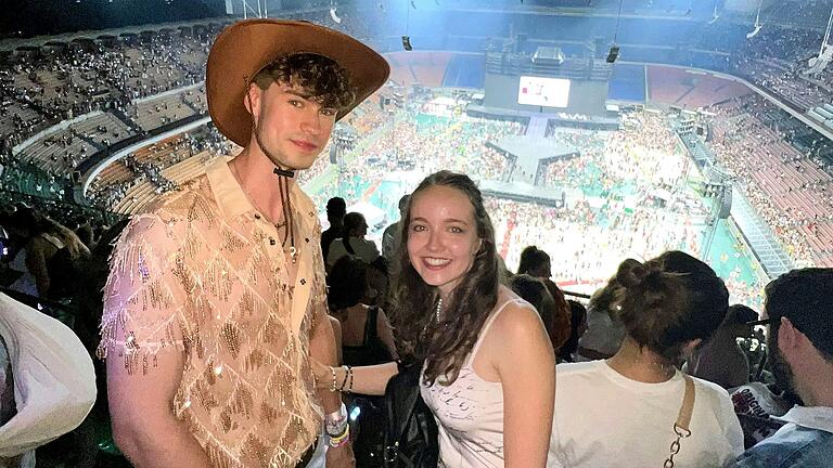 Niklas Volpert aus Poppenroth beim Taylor-Swift-Konzert in Mailand.