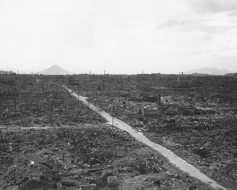 Blickwinkel Japan: Hiroshima nach dem Abwurf der Bombe.