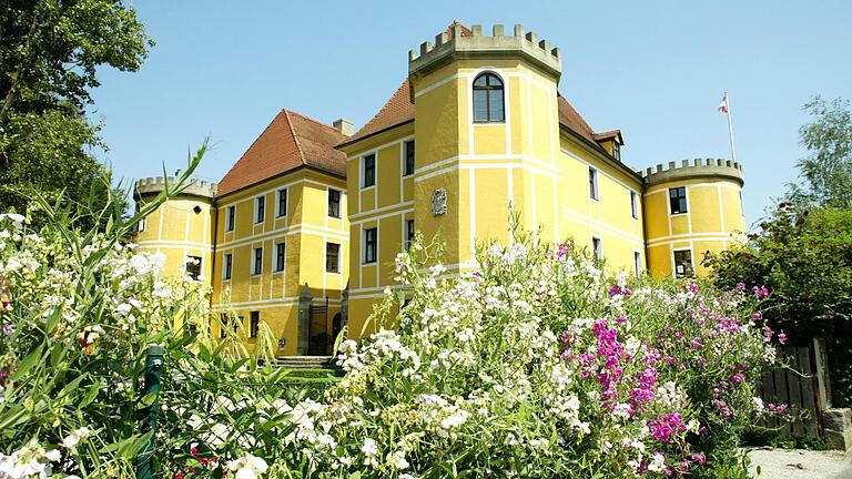 Auch von außen ein Schmuckstück: das Spielzeugmuseum im Alten Schloss Sugenheim.