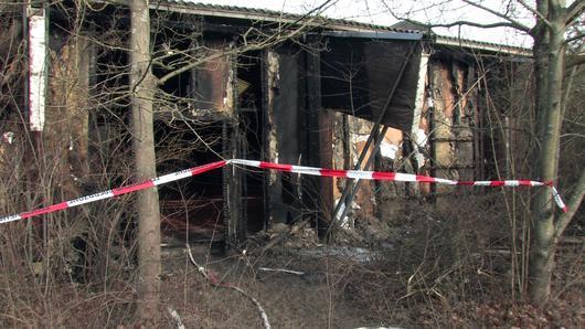 Nach dem Feuer im Tennis-Center 'Am Stein'. Nach dem Feuer im Tennis-Center 'Am Stein'.