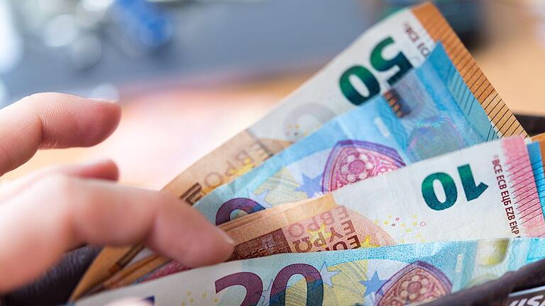 Bargeld.jpeg - Wie viel Bürgergeld gibt es 2025? Bargeld.jpeg - Wie viel Bürgergeld gibt es 2025?