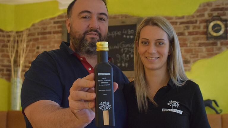 Roberto und Mona Mocciaro vom Ristorante Italia in Lohr handeln unter anderem auch unter dem Markennamen 'Don Pippino' mit Olivenöl.