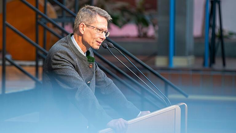 Schweinfurts Oberbürgermeister Sebastian Remelé hat sich einer städteübergreifenden Initiative angeschlossen, die klare Forderungen an den Bund und die Europäische Union formuliert.