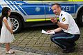 Die dreijährige Amandine hatte sich bei der Bad Neustädter Polizei mit einem selbst gemalten Bild für deren Arbeit bedankt. Nun durfte das Mädchen die Beamten in der Dienststelle besuchen.