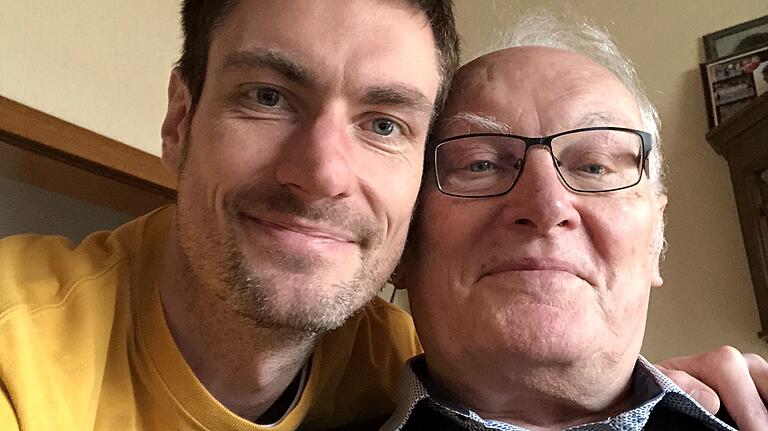 Zwei Handballverrückte: Sohn Carsten (links) und Vater Artur Lichtlein Zwei Handballverrückte: Sohn Carsten (links) und Vater Artur Lichtlein