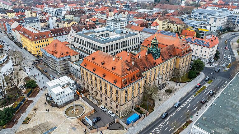 Das Justizzentrum mit dem Neubau. Das Justizzentrum mit dem Neubau.