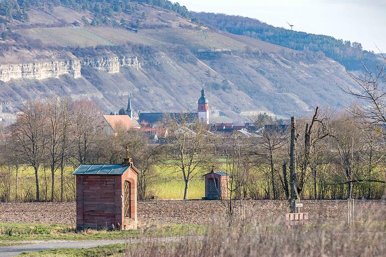 Unterwegs auf der Rundtour 'Zum Kreuzweg', die in Zellingen (Landkreis Main-Spessart) startet. Unterwegs auf der Rundtour 'Zum Kreuzweg', die in Zellingen (Landkreis Main-Spessart) startet. 
