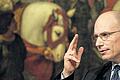 Der Premier vor dem Aus: Noch am Mittwoch erläuterte Enrico Letta auf einer Pressekonferenz seine Pläne gegen die Krise Italiens. Am Donnerstag kündigte er seinen Rücktritt an.
