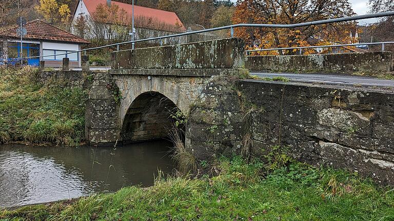 Arbeiten im Zeitplan: Die Sanierung der Viehbrücke Unterelsbach schreitet voran. Bis Ende des Jahres sollen die Arbeiten voraussichtlich abgeschlossen sein. Arbeiten im Zeitplan: Die Sanierung der Viehbrücke Unterelsbach schreitet voran. Bis Ende des Jahres sollen die Arbeiten voraussichtlich abgeschlossen sein.