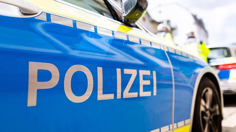 Was suchten die fremden Männer im Auto der jungen Frau? Die Würzburger Polizei ermittelt. Was suchten die fremden Männer im Auto der jungen Frau? Die Würzburger Polizei ermittelt.