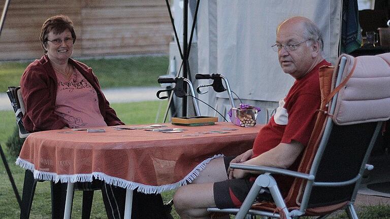 Dauercamper auf dem Ankergrund       -  Birgit (55 Jahre) und Lothar (62) Dietrich aus Gochsheim (Landkreis Schweinfurt).