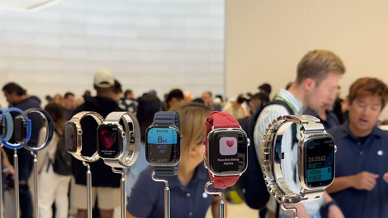 Apple Neuheiten-Event - Die Apple Watch wird künftig auch Schlafapnoe erkennen können - eine Erkrankung, bei der die Atmung im Schlaf wiederholt aussetzt. Apple Neuheiten-Event - Die Apple Watch wird künftig auch Schlafapnoe erkennen können - eine Erkrankung, bei der die Atmung im Schlaf wiederholt aussetzt.