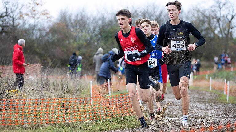 Sieger David Scheller (rechts) bei den deutschen Crosslauf-Meisterschaften im saarländischen Perl.