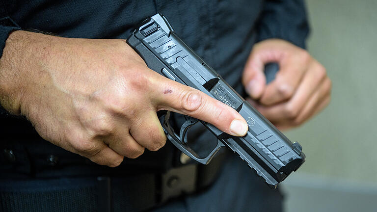 Neue Dienstpistolen für Polizei Bayern       -  Symbolbild: Dienstpistole SFP9-TR von Heckler & Koch der Bereitschaftspolizei