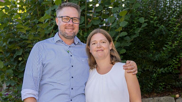 Blicken Linas Einschulung gelassen entgegen: Marco und Cornelia Stieglitz aus Schmalwasser haben als Dreifach-Eltern bereits jede Menge Schulerfahrung.