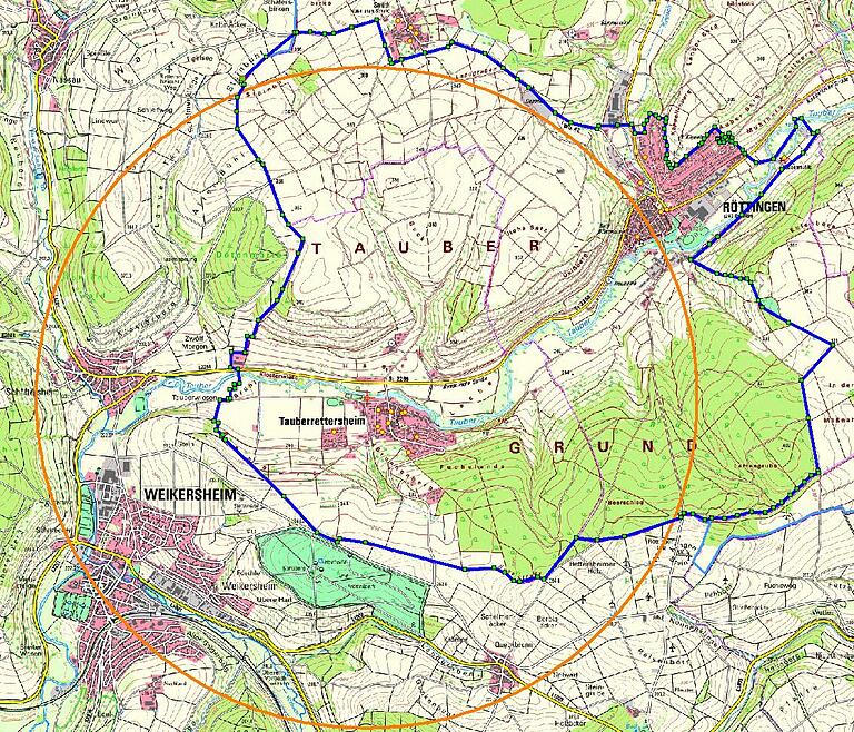 Der Sperrbezirk umfasst einen Kreis von drei Kilometern um den Betrieb, in dem die Geflügelpest nachgewiesen wurde (Ausschnitt).&nbsp;Blau markiert das Gebiet der im Landkreis Würzburg in diese Zone fallenden Orte.