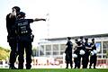 Polizei vor dem Kölner Stadion       -  Die Sicherheit rund um Stadien und in den Arenen ist immer wieder Thema.