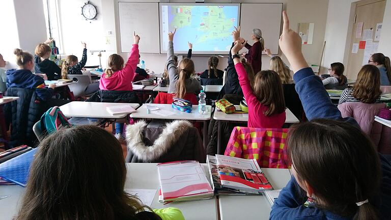 Im ehemaligen Bildungs-Vorzeigeland Bayern steht vieles nicht zum Besten: An den Schulen fehlen Lehrerinnen und Lehrer (Symbolbild).