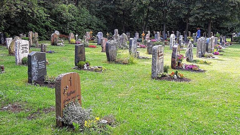 Gepflegte Anlage: Mit einer Vielzahl an Bestattungsmöglichkeiten sowie seiner parkähnlichen Landschaft errang der Mellrichstädter Friedhof den Gesamtsieg des Wettbewerbs. Gepflegte Anlage: Mit einer Vielzahl an Bestattungsmöglichkeiten sowie seiner parkähnlichen Landschaft errang der Mellrichstädter Friedhof den Gesamtsieg des Wettbewerbs.
